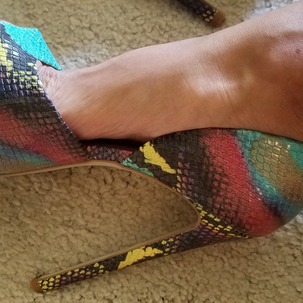 STEVEN MADDEN Leather Snake Platform High Heels
